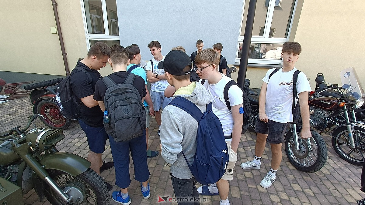 II wystawa zabytkowej motoryzacji i dzień otwarty w ZSZ nr 1 [06.06.2023] - zdjęcie #33 - eOstroleka.pl