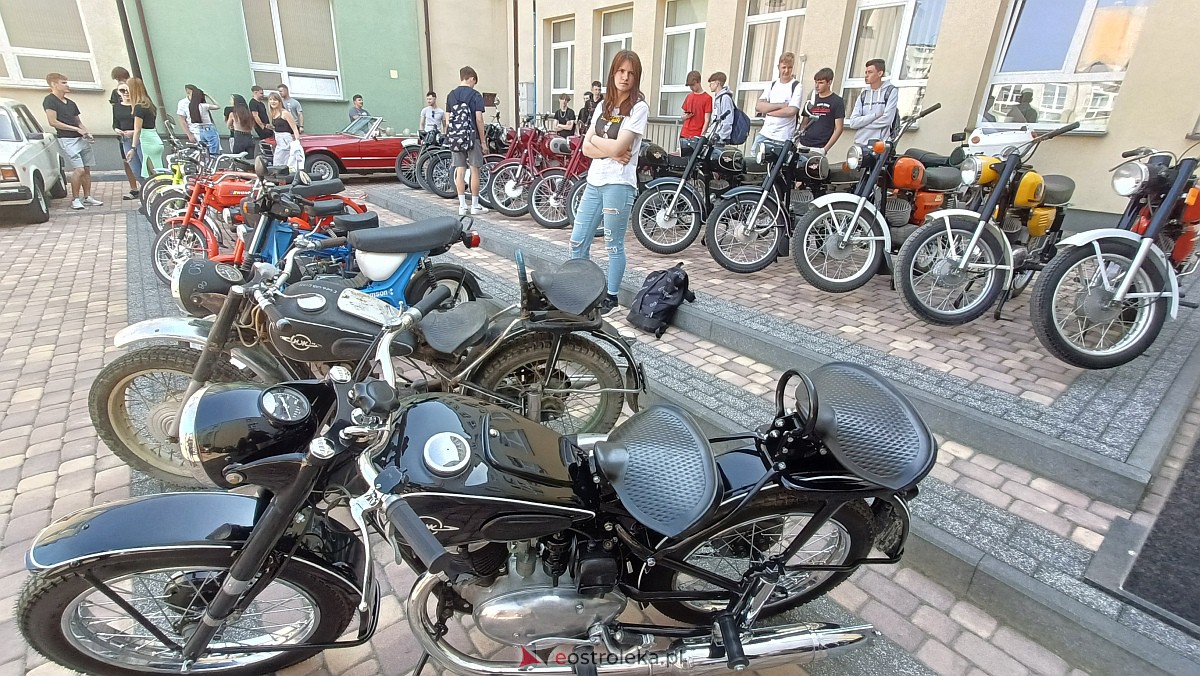 II wystawa zabytkowej motoryzacji i dzień otwarty w ZSZ nr 1 [06.06.2023] - zdjęcie #32 - eOstroleka.pl