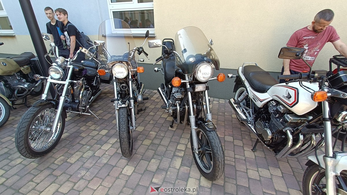 II wystawa zabytkowej motoryzacji i dzień otwarty w ZSZ nr 1 [06.06.2023] - zdjęcie #30 - eOstroleka.pl