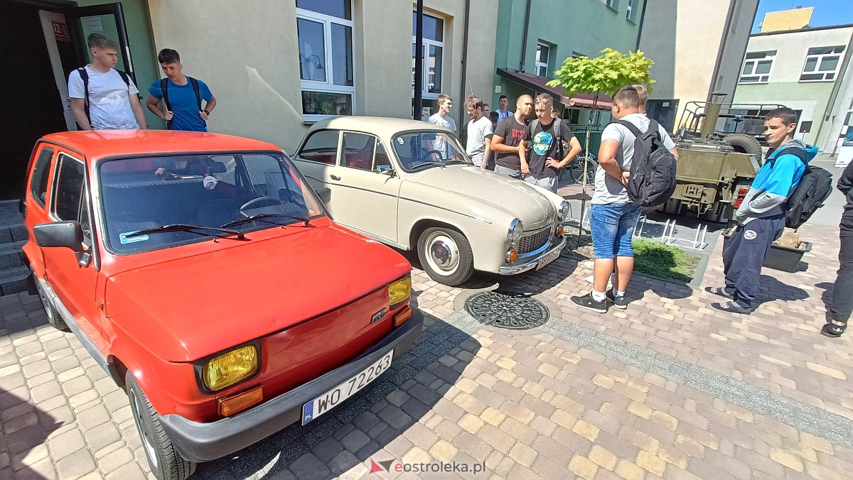 II wystawa zabytkowej motoryzacji i dzień otwarty w ZSZ nr 1 [06.06.2023] - zdjęcie #27 - eOstroleka.pl