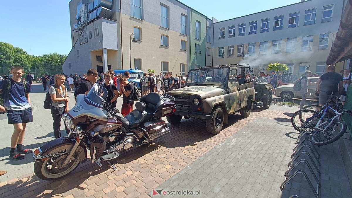 II wystawa zabytkowej motoryzacji i dzień otwarty w ZSZ nr 1 [06.06.2023] - zdjęcie #16 - eOstroleka.pl