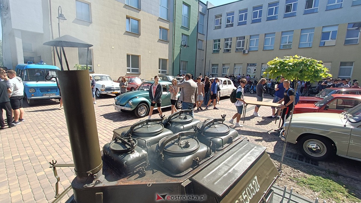 II wystawa zabytkowej motoryzacji i dzień otwarty w ZSZ nr 1 [06.06.2023] - zdjęcie #15 - eOstroleka.pl