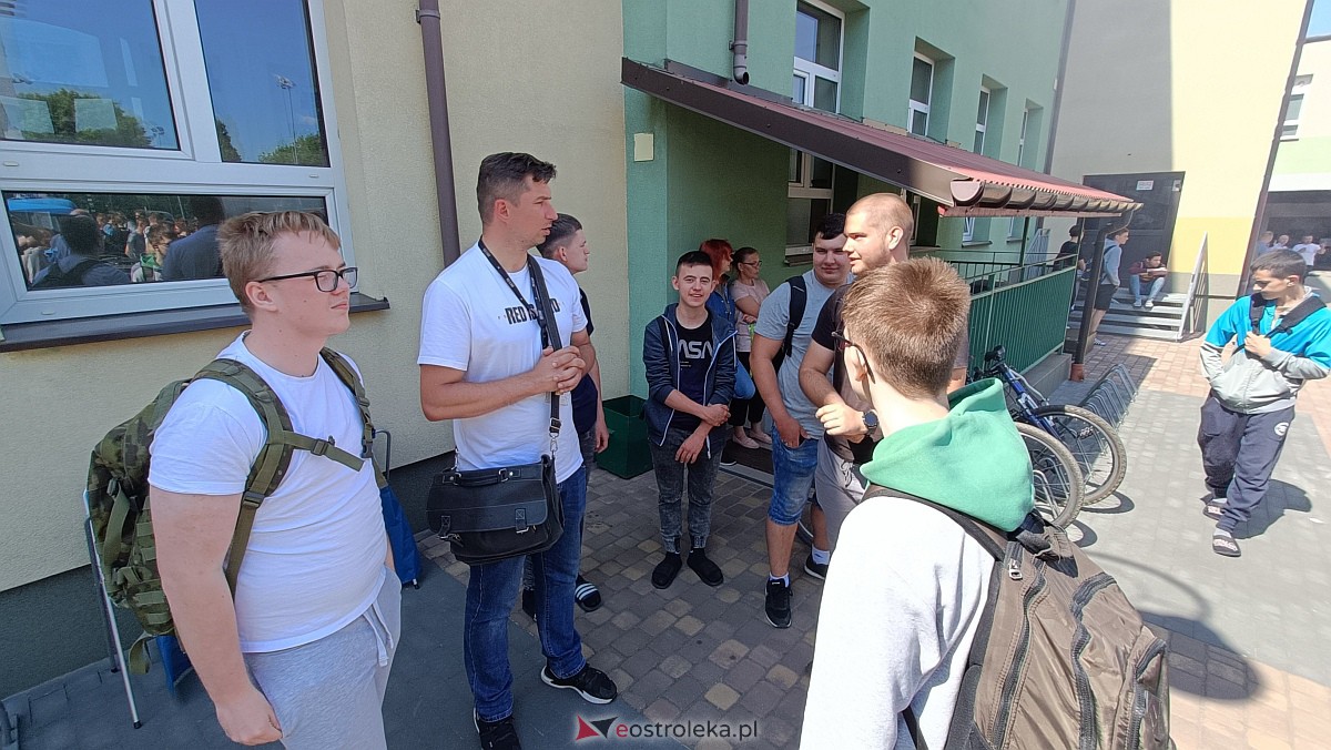 II wystawa zabytkowej motoryzacji i dzień otwarty w ZSZ nr 1 [06.06.2023] - zdjęcie #13 - eOstroleka.pl