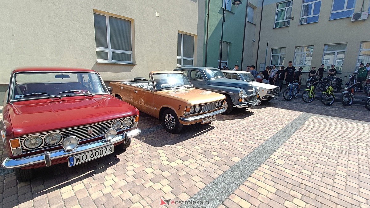 II wystawa zabytkowej motoryzacji i dzień otwarty w ZSZ nr 1 [06.06.2023] - zdjęcie #12 - eOstroleka.pl