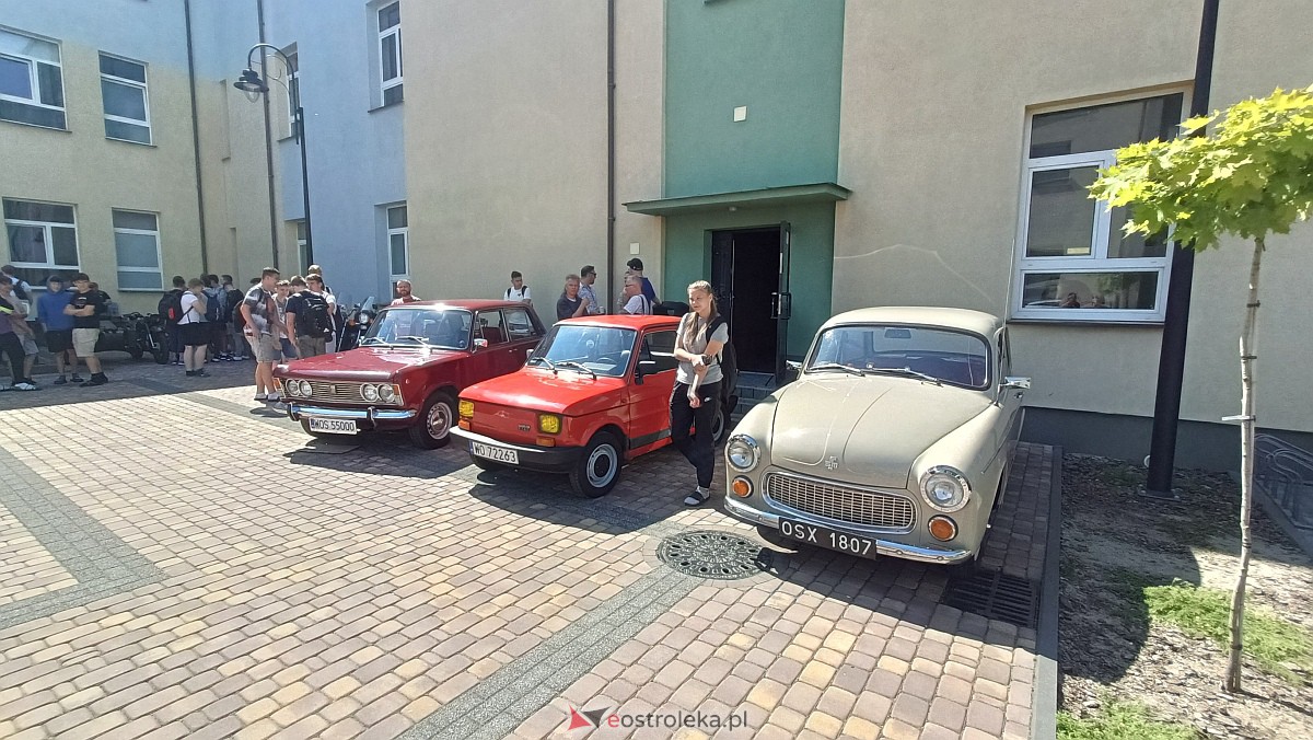 II wystawa zabytkowej motoryzacji i dzień otwarty w ZSZ nr 1 [06.06.2023] - zdjęcie #11 - eOstroleka.pl