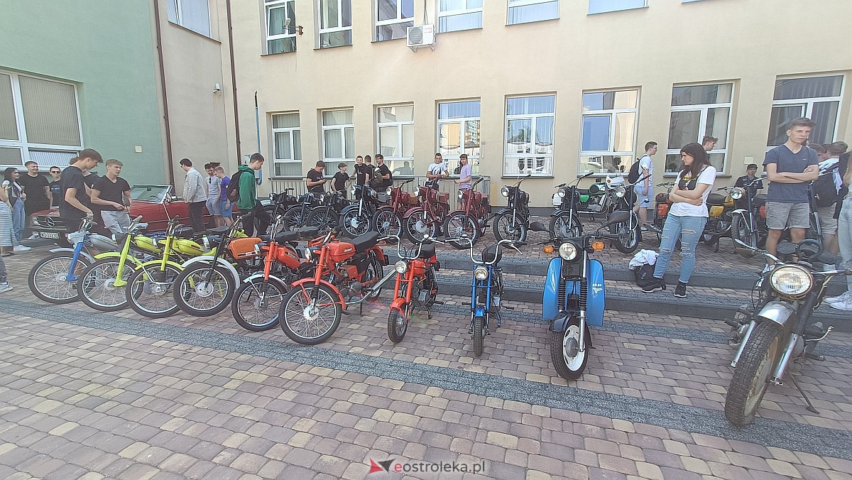 II wystawa zabytkowej motoryzacji i dzień otwarty w ZSZ nr 1 [06.06.2023] - zdjęcie #71 - eOstroleka.pl