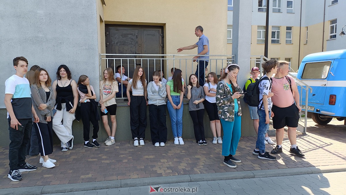 II wystawa zabytkowej motoryzacji i dzień otwarty w ZSZ nr 1 [06.06.2023] - zdjęcie #6 - eOstroleka.pl