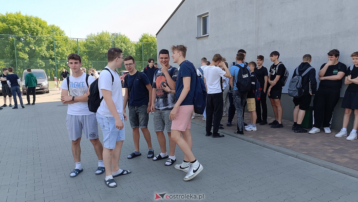 II wystawa zabytkowej motoryzacji i dzień otwarty w ZSZ nr 1 [06.06.2023] - zdjęcie #4 - eOstroleka.pl