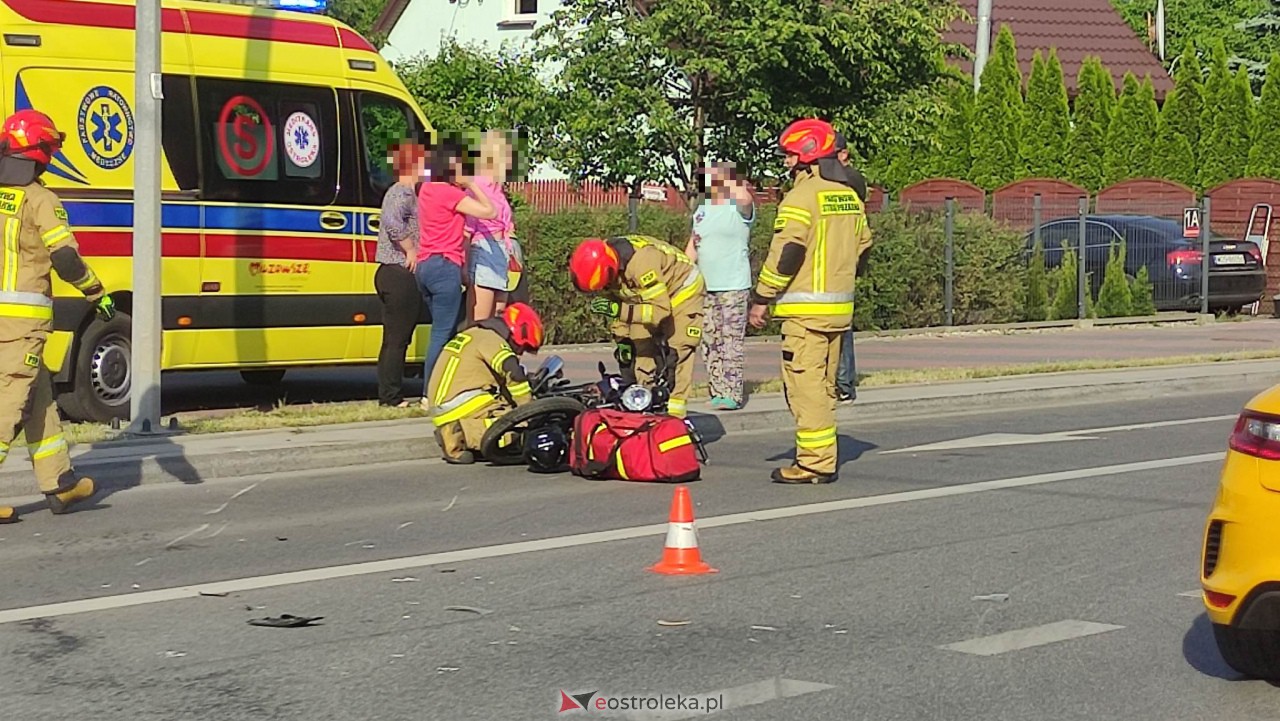 Wypadek na Słowackiego. Ucierpiał motocyklista [07.06.2023] - zdjęcie #9 - eOstroleka.pl