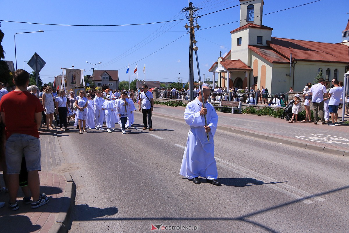 Procesja Bożego Ciała w parafii pw. Królowej Rodzin w Ostrołęce [08.05.2023] - zdjęcie #1 - eOstroleka.pl