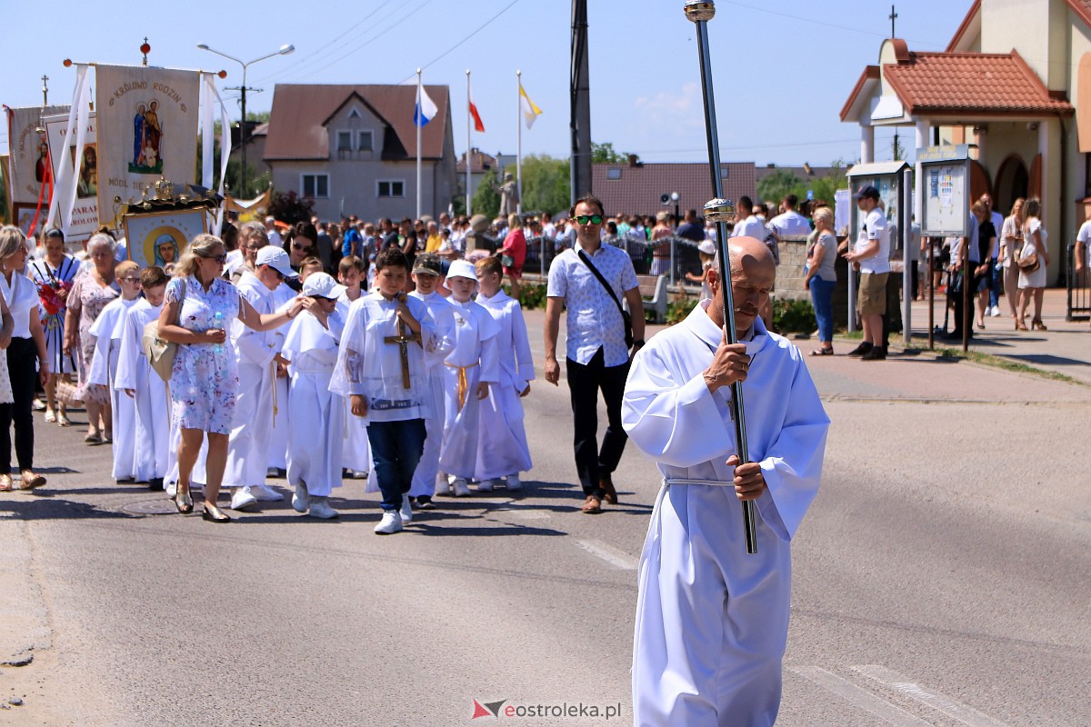 Procesja Bożego Ciała w parafii pw. Królowej Rodzin w Ostrołęce [08.05.2023] - zdjęcie #5 - eOstroleka.pl