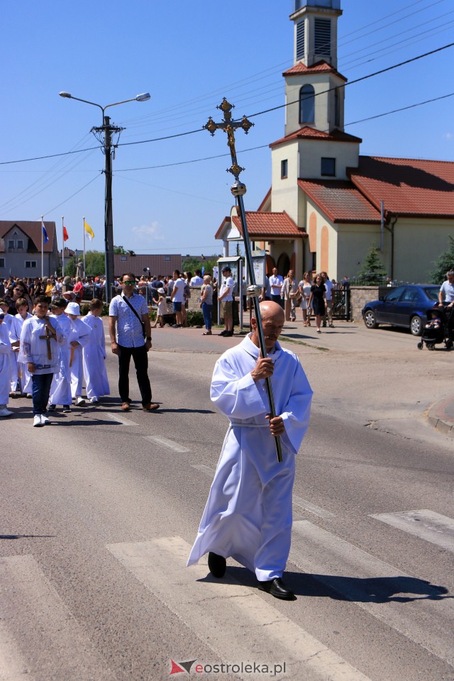Procesja Bożego Ciała w parafii pw. Królowej Rodzin w Ostrołęce [08.05.2023] - zdjęcie #6 - eOstroleka.pl