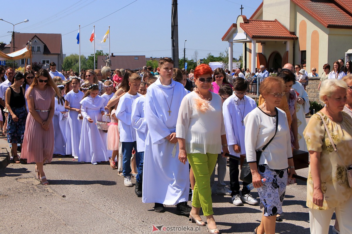 Procesja Bożego Ciała w parafii pw. Królowej Rodzin w Ostrołęce [08.05.2023] - zdjęcie #20 - eOstroleka.pl
