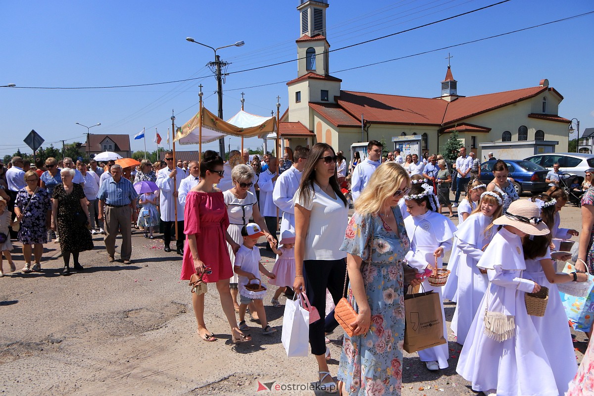 Procesja Bożego Ciała w parafii pw. Królowej Rodzin w Ostrołęce [08.05.2023] - zdjęcie #26 - eOstroleka.pl