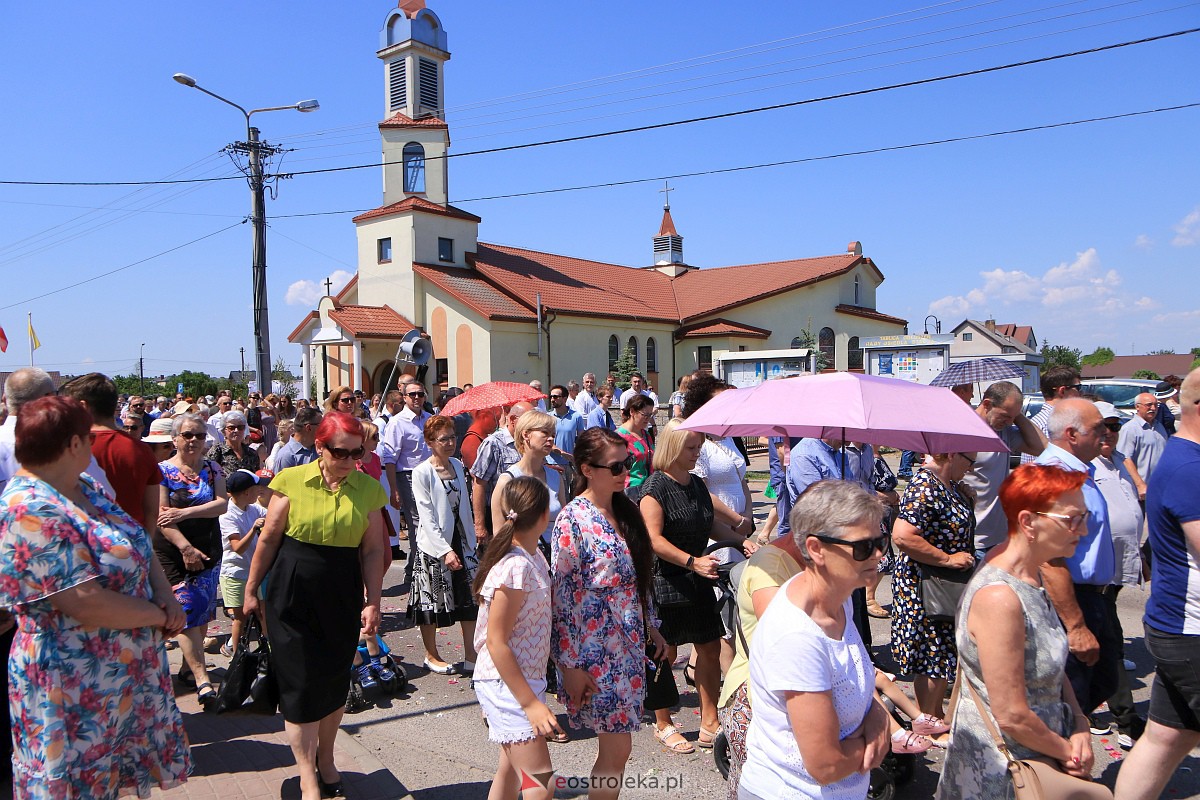 Procesja Bożego Ciała w parafii pw. Królowej Rodzin w Ostrołęce [08.05.2023] - zdjęcie #55 - eOstroleka.pl