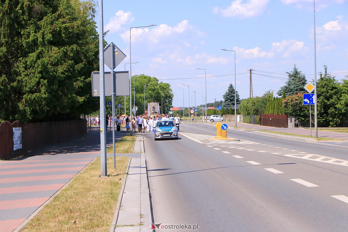 Procesja Bożego Ciała w parafii pw. Królowej Rodzin w Ostrołęce [08.05.2023] - zdjęcie #45 - eOstroleka.pl