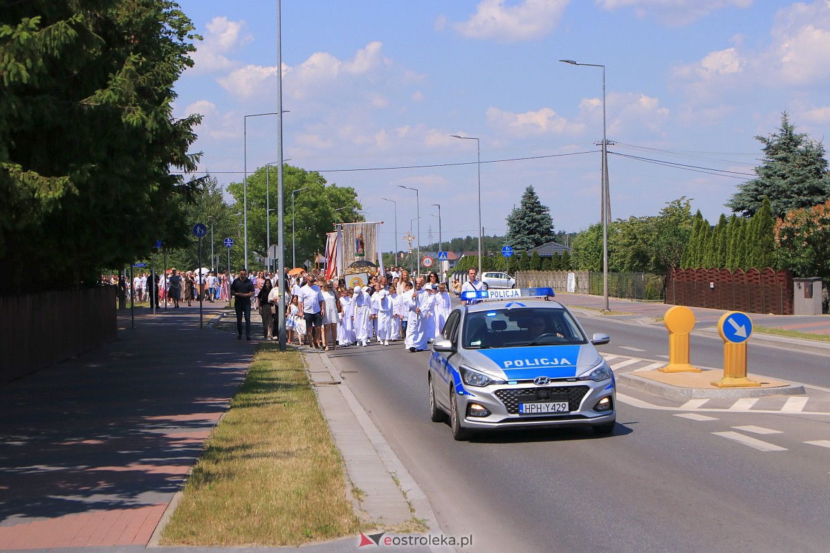 Procesja Bożego Ciała w parafii pw. Królowej Rodzin w Ostrołęce [08.05.2023] - zdjęcie #52 - eOstroleka.pl