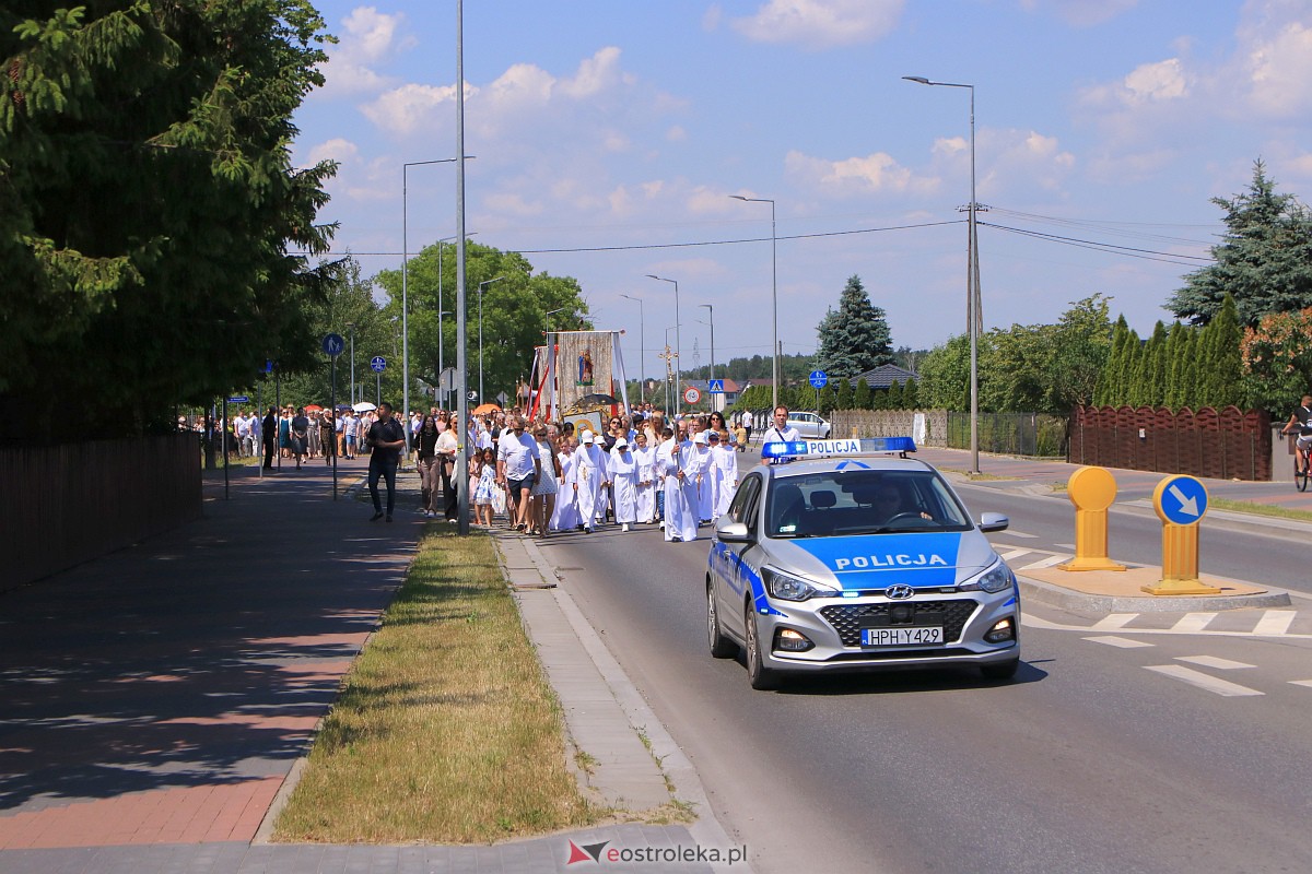 Procesja Bożego Ciała w parafii pw. Królowej Rodzin w Ostrołęce [08.05.2023] - zdjęcie #42 - eOstroleka.pl