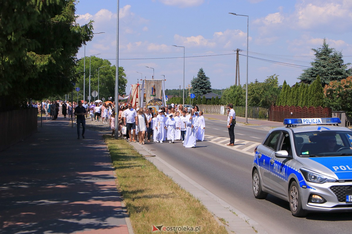 Procesja Bożego Ciała w parafii pw. Królowej Rodzin w Ostrołęce [08.05.2023] - zdjęcie #41 - eOstroleka.pl