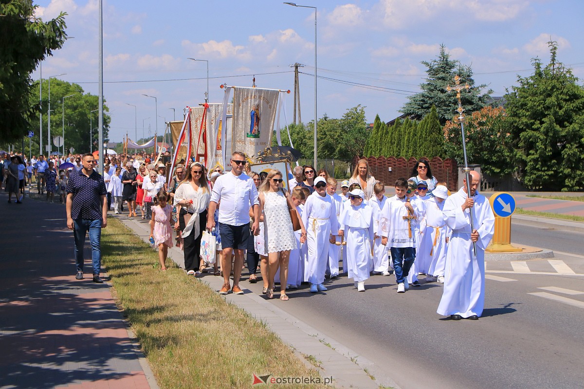 Procesja Bożego Ciała w parafii pw. Królowej Rodzin w Ostrołęce [08.05.2023] - zdjęcie #36 - eOstroleka.pl