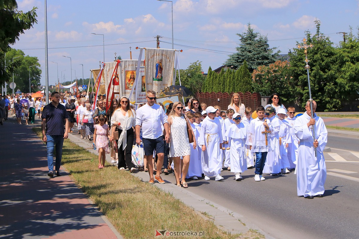 Procesja Bożego Ciała w parafii pw. Królowej Rodzin w Ostrołęce [08.05.2023] - zdjęcie #35 - eOstroleka.pl