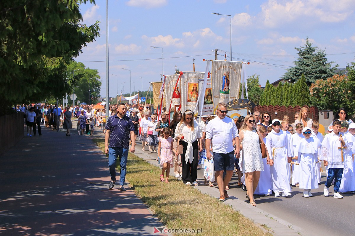 Procesja Bożego Ciała w parafii pw. Królowej Rodzin w Ostrołęce [08.05.2023] - zdjęcie #34 - eOstroleka.pl