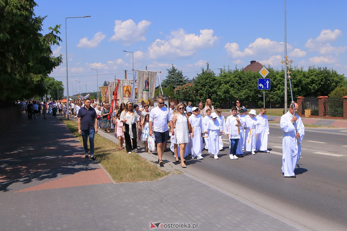 Procesja Bożego Ciała w parafii pw. Królowej Rodzin w Ostrołęce [08.05.2023] - zdjęcie #64 - eOstroleka.pl