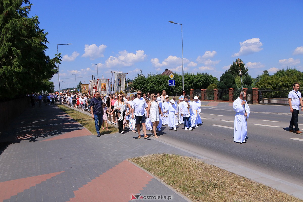Procesja Bożego Ciała w parafii pw. Królowej Rodzin w Ostrołęce [08.05.2023] - zdjęcie #28 - eOstroleka.pl