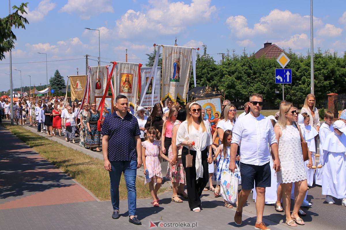 Procesja Bożego Ciała w parafii pw. Królowej Rodzin w Ostrołęce [08.05.2023] - zdjęcie #68 - eOstroleka.pl