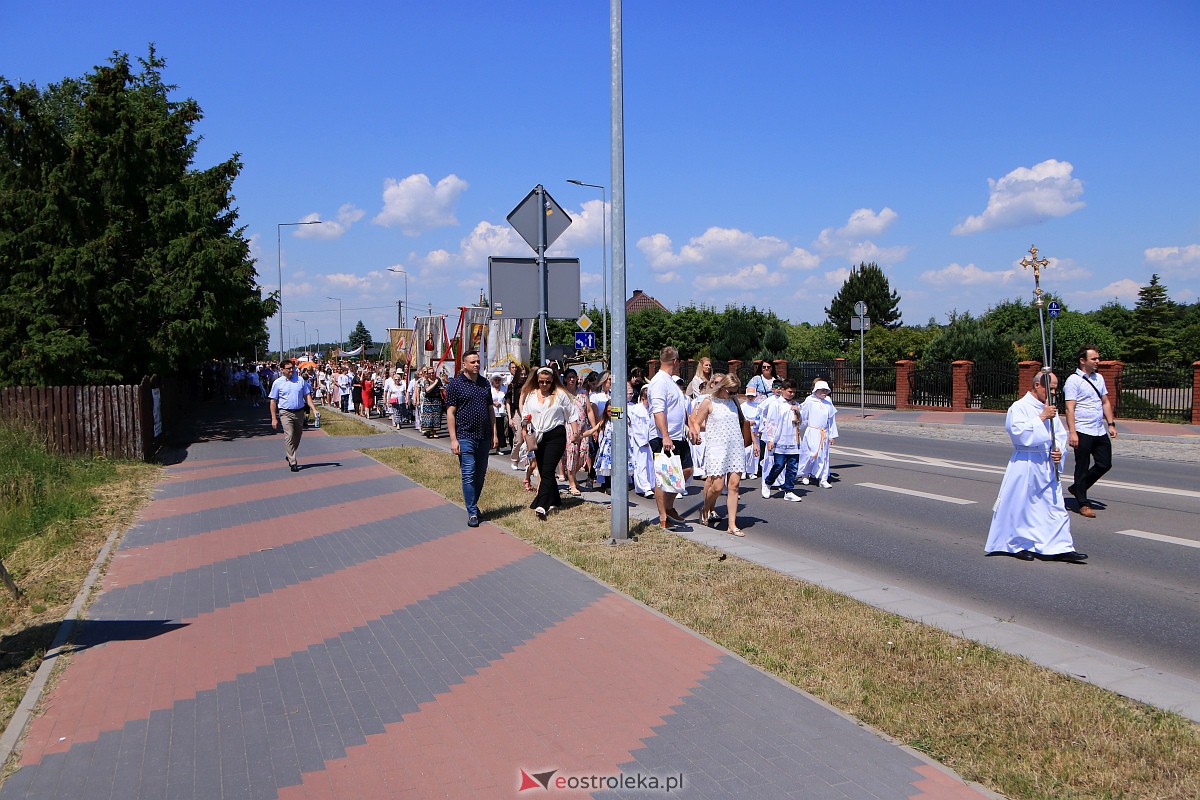 Procesja Bożego Ciała w parafii pw. Królowej Rodzin w Ostrołęce [08.05.2023] - zdjęcie #22 - eOstroleka.pl