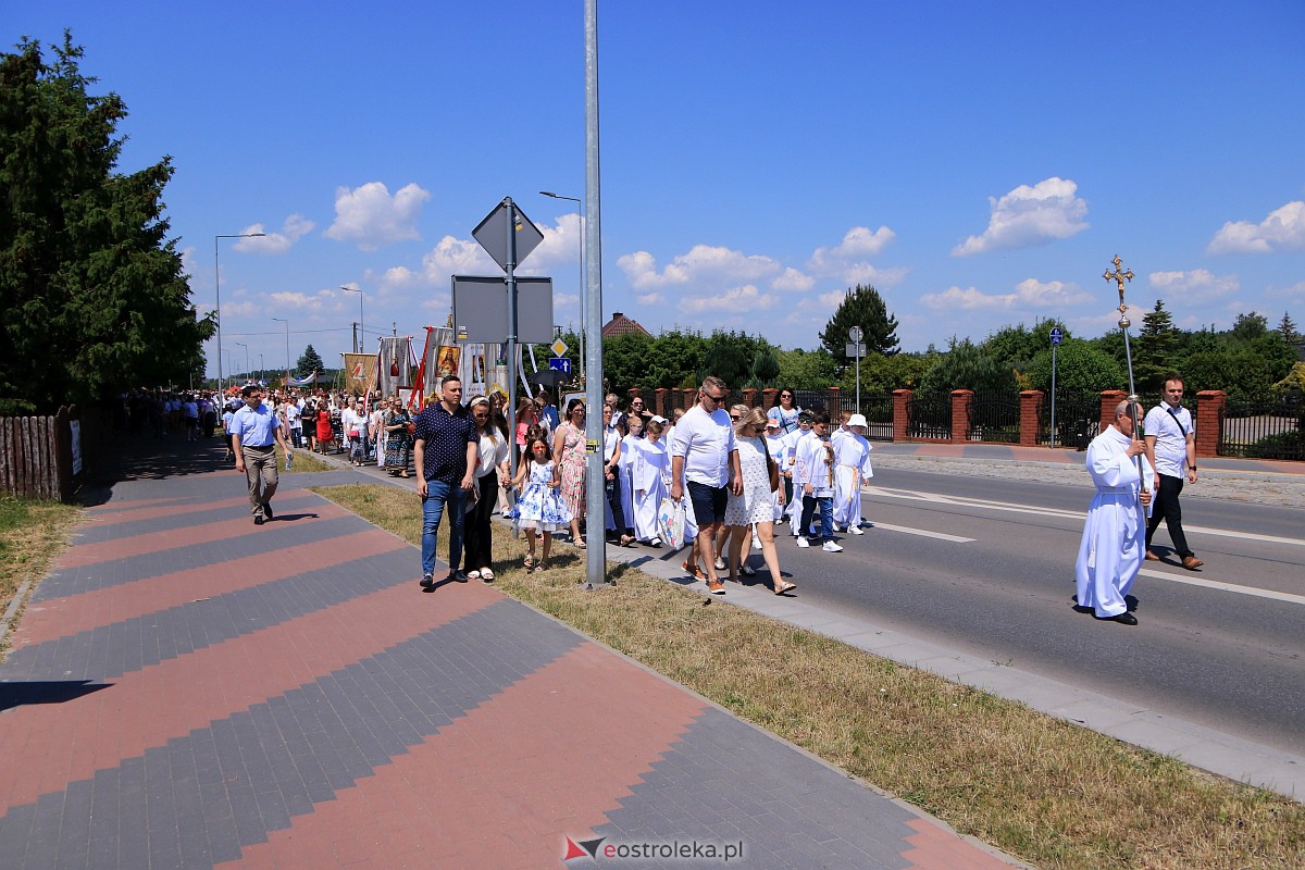 Procesja Bożego Ciała w parafii pw. Królowej Rodzin w Ostrołęce [08.05.2023] - zdjęcie #74 - eOstroleka.pl