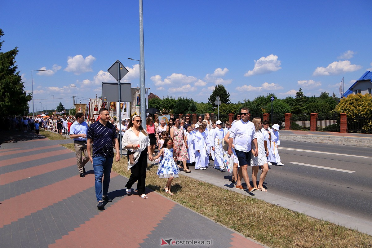 Procesja Bożego Ciała w parafii pw. Królowej Rodzin w Ostrołęce [08.05.2023] - zdjęcie #76 - eOstroleka.pl