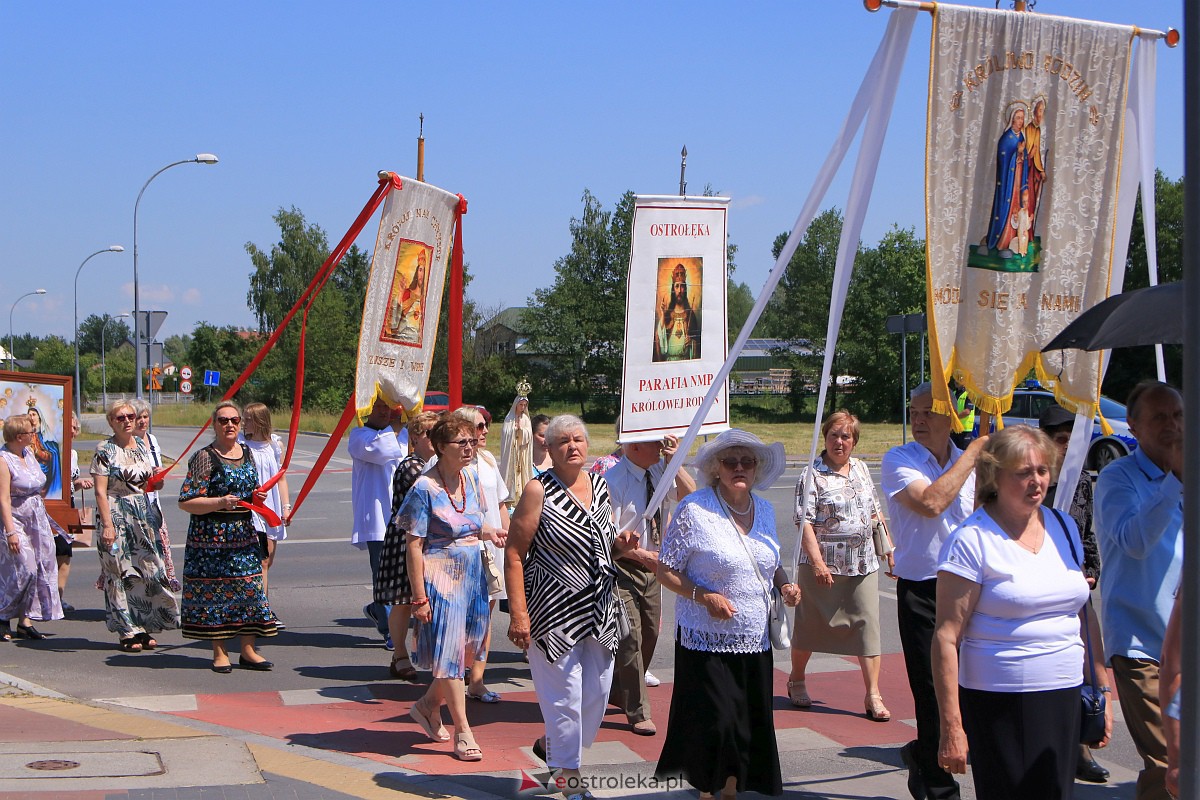 Procesja Bożego Ciała w parafii pw. Królowej Rodzin w Ostrołęce [08.05.2023] - zdjęcie #80 - eOstroleka.pl