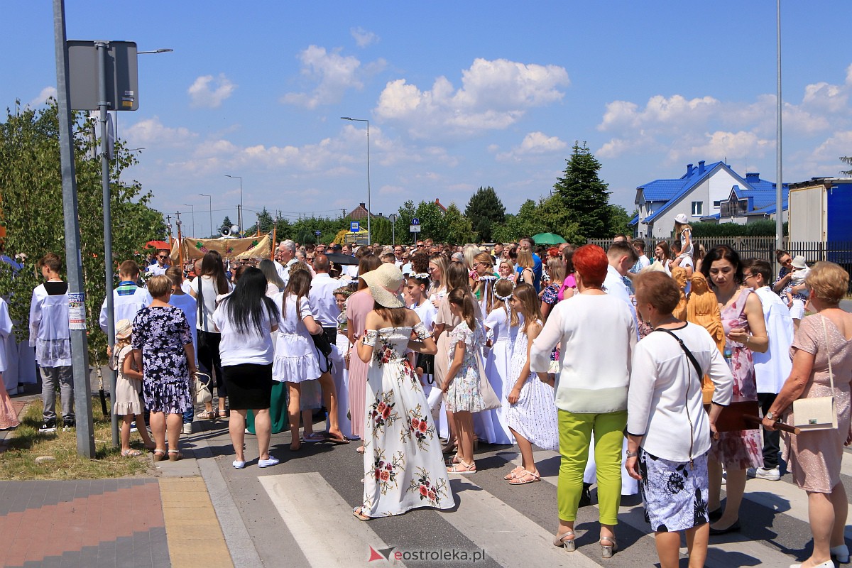 Procesja Bożego Ciała w parafii pw. Królowej Rodzin w Ostrołęce [08.05.2023] - zdjęcie #84 - eOstroleka.pl