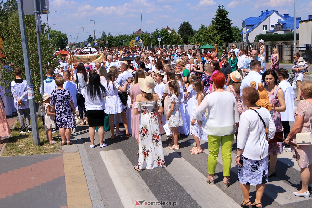 Procesja Bożego Ciała w parafii pw. Królowej Rodzin w Ostrołęce [08.05.2023] - zdjęcie #85 - eOstroleka.pl