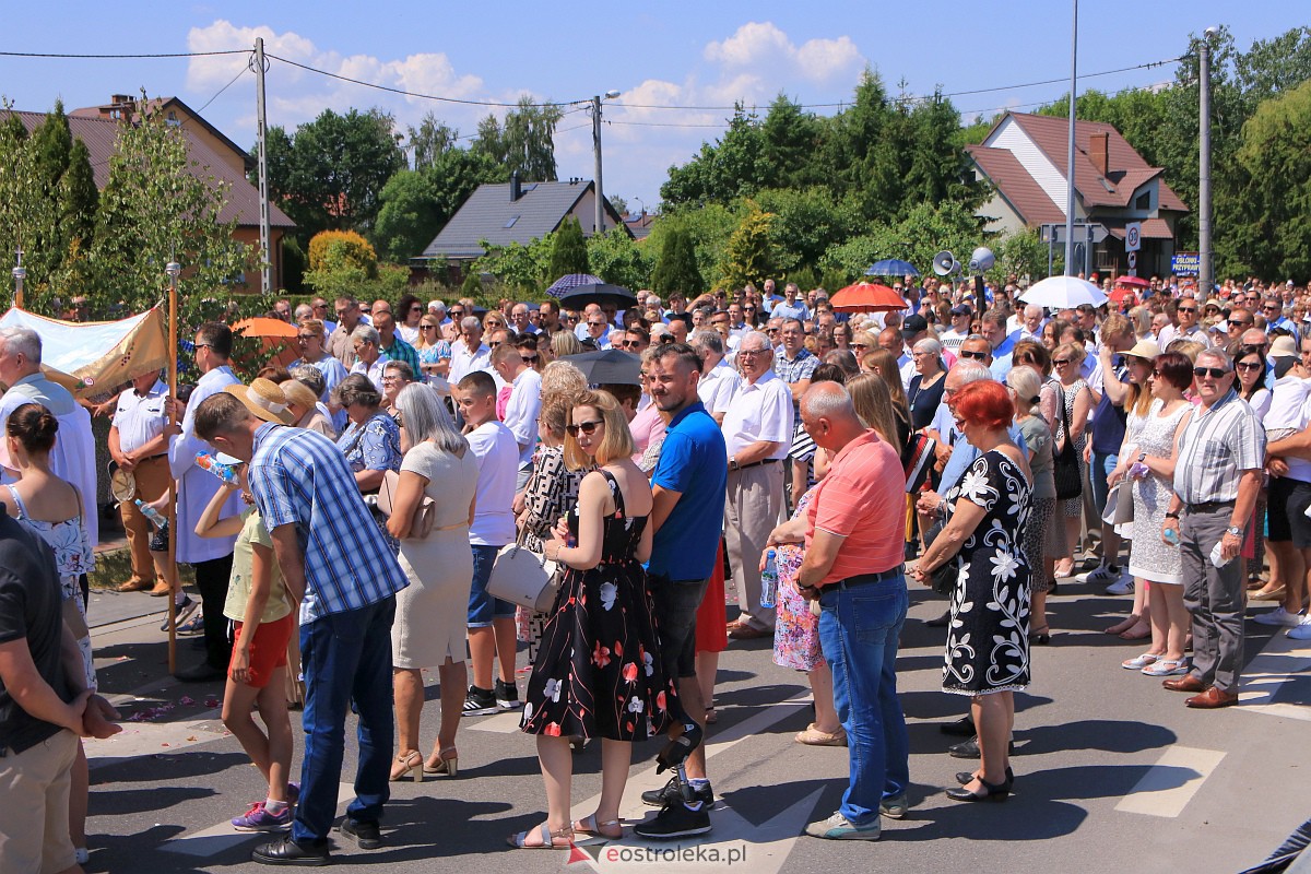 Procesja Bożego Ciała w parafii pw. Królowej Rodzin w Ostrołęce [08.05.2023] - zdjęcie #90 - eOstroleka.pl