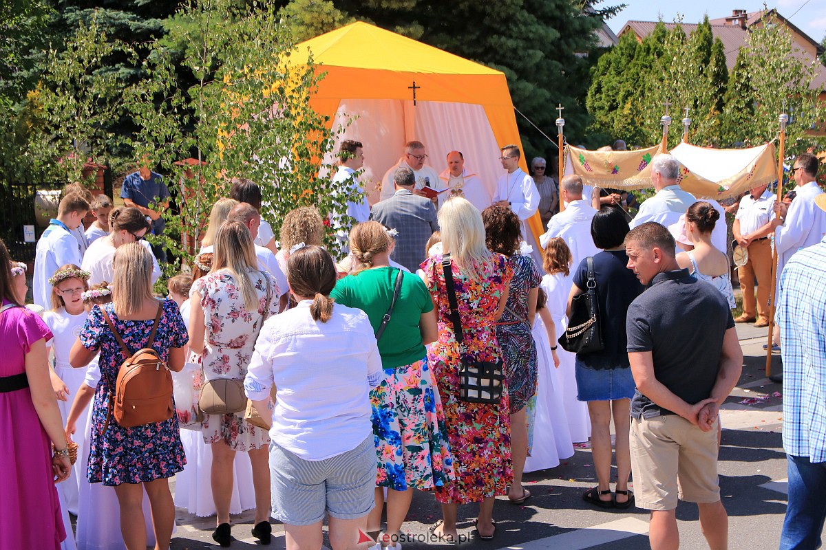 Procesja Bożego Ciała w parafii pw. Królowej Rodzin w Ostrołęce [08.05.2023] - zdjęcie #93 - eOstroleka.pl