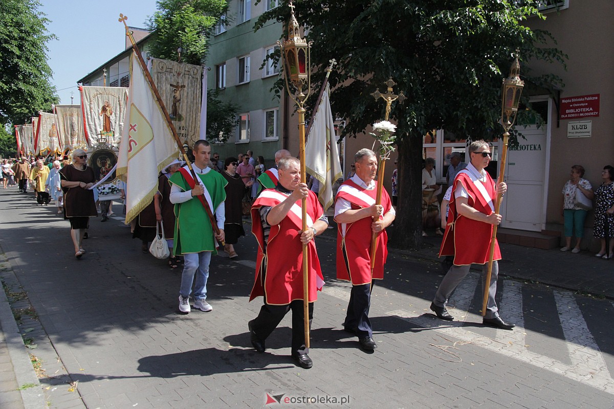 Procesja Bożego Ciała w ostrołęckim klasztorze [08.06.2023] - zdjęcie #4 - eOstroleka.pl
