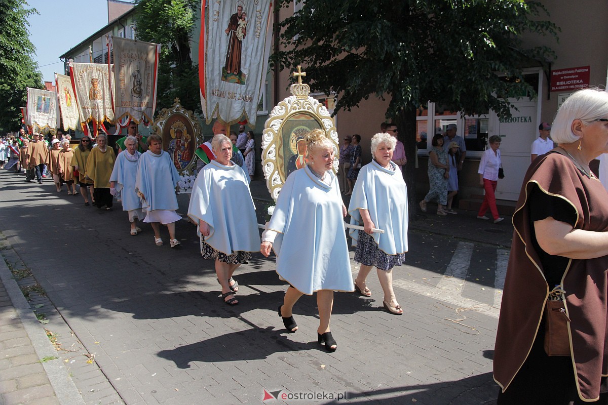 Procesja Bożego Ciała w ostrołęckim klasztorze [08.06.2023] - zdjęcie #10 - eOstroleka.pl