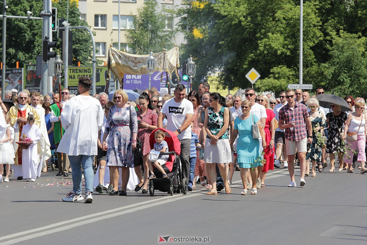 Procesja Bożego Ciała w ostrołęckim klasztorze [08.06.2023] - zdjęcie #123 - eOstroleka.pl