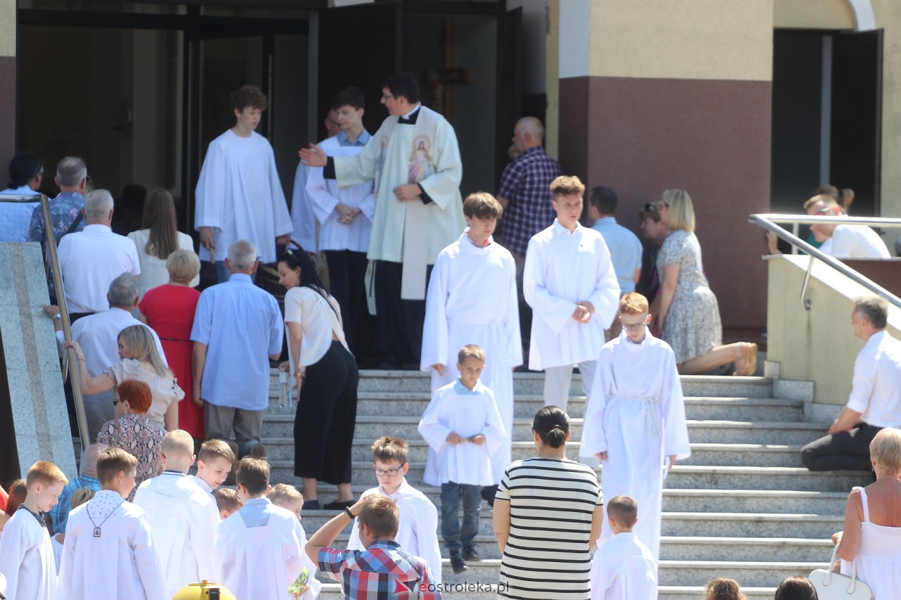 Procesja Bożego Ciała w kościele pw. św. Franciszka z Asyżu [08.06.2023] - zdjęcie #2 - eOstroleka.pl