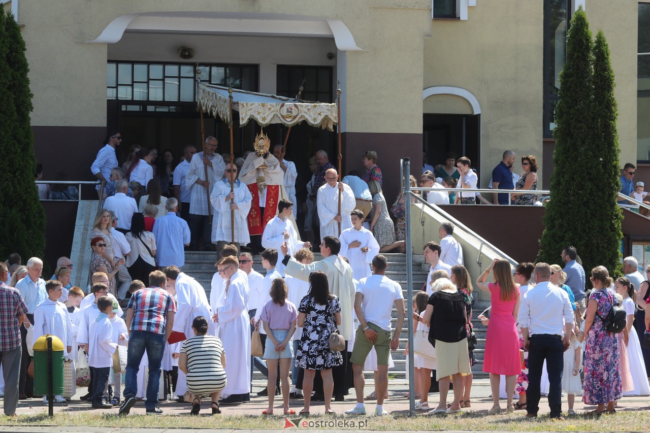 Procesja Bożego Ciała w kościele pw. św. Franciszka z Asyżu [08.06.2023] - zdjęcie #4 - eOstroleka.pl