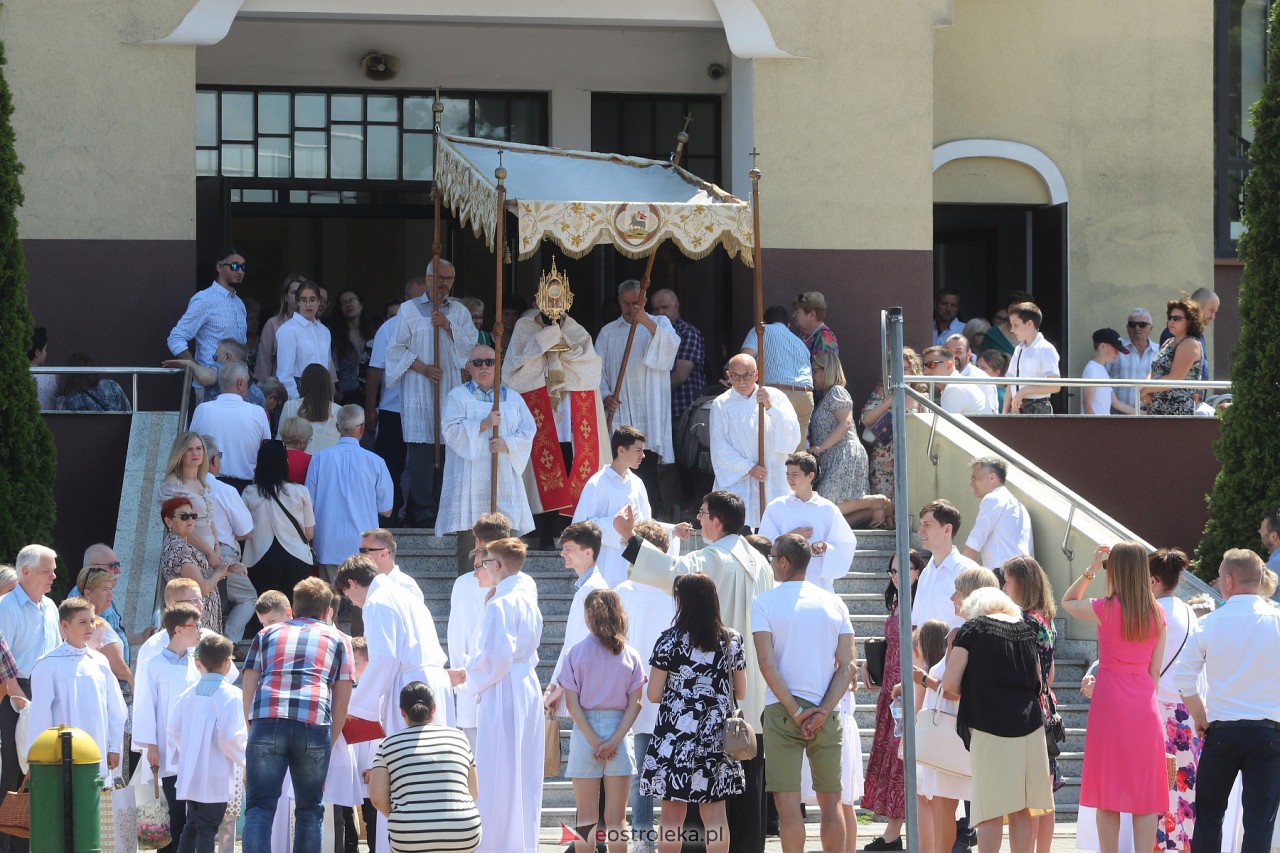 Procesja Bożego Ciała w kościele pw. św. Franciszka z Asyżu [08.06.2023] - zdjęcie #5 - eOstroleka.pl