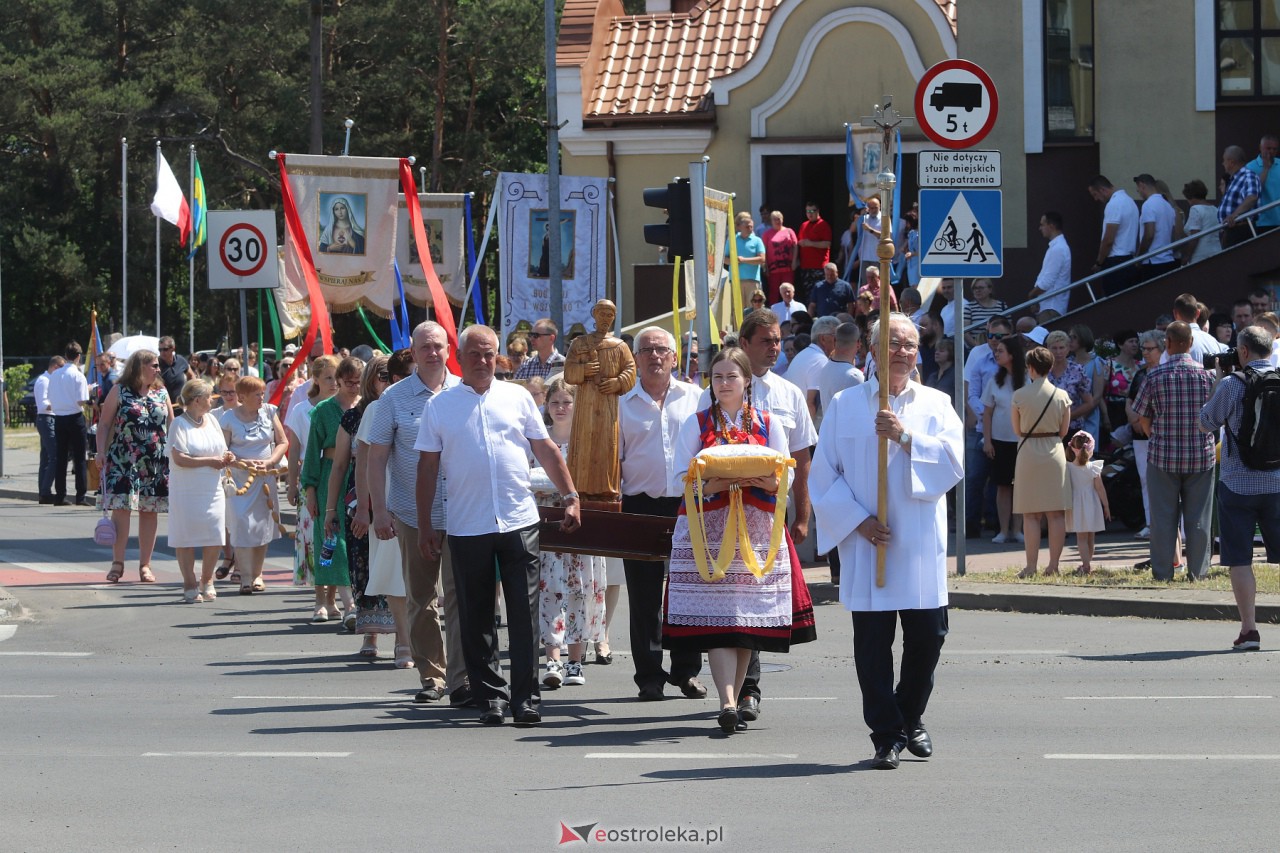 Procesja Bożego Ciała w kościele pw. św. Franciszka z Asyżu [08.06.2023] - zdjęcie #8 - eOstroleka.pl