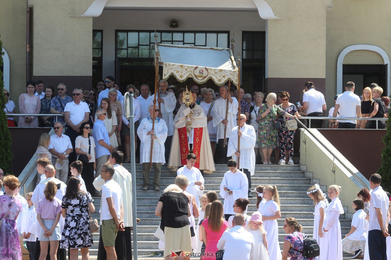 Procesja Bożego Ciała w kościele pw. św. Franciszka z Asyżu [08.06.2023] - zdjęcie #9 - eOstroleka.pl