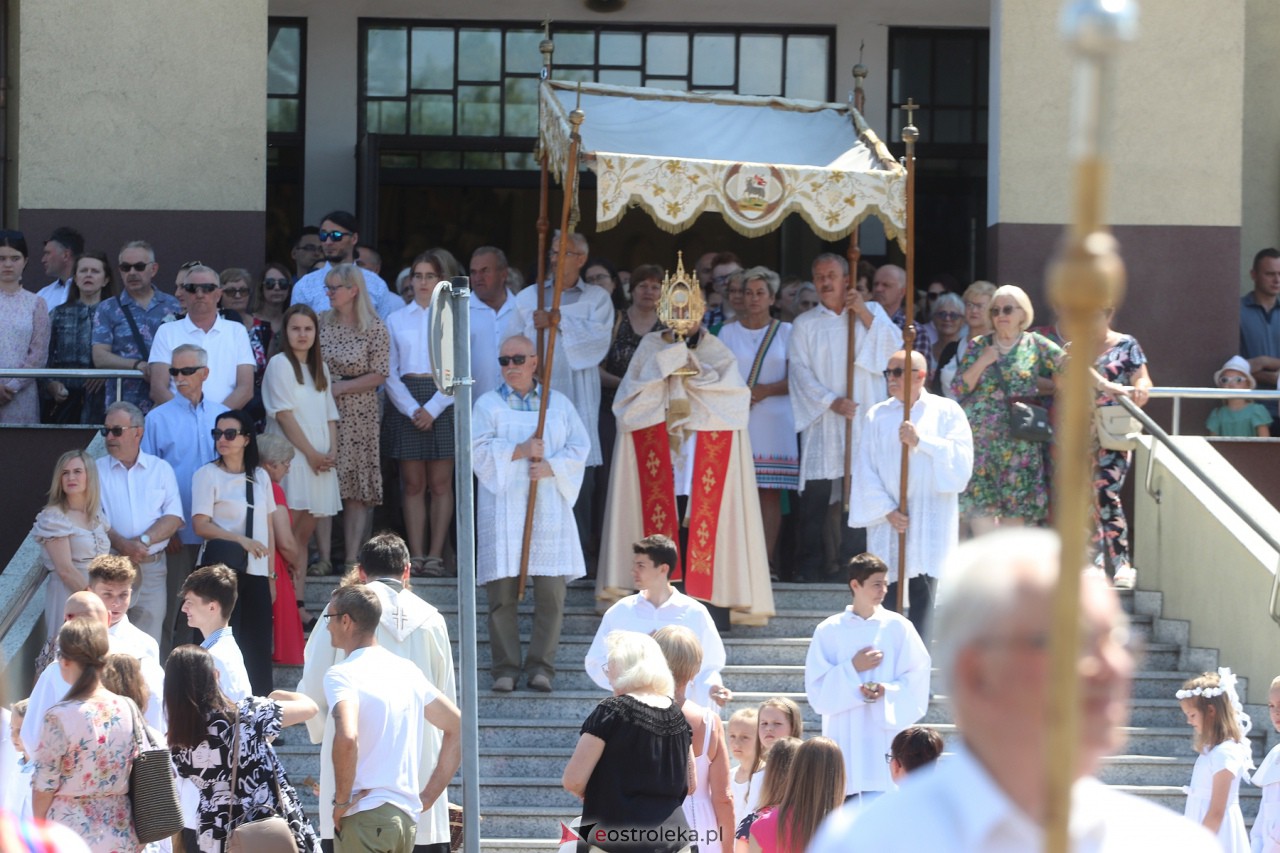 Procesja Bożego Ciała w kościele pw. św. Franciszka z Asyżu [08.06.2023] - zdjęcie #10 - eOstroleka.pl