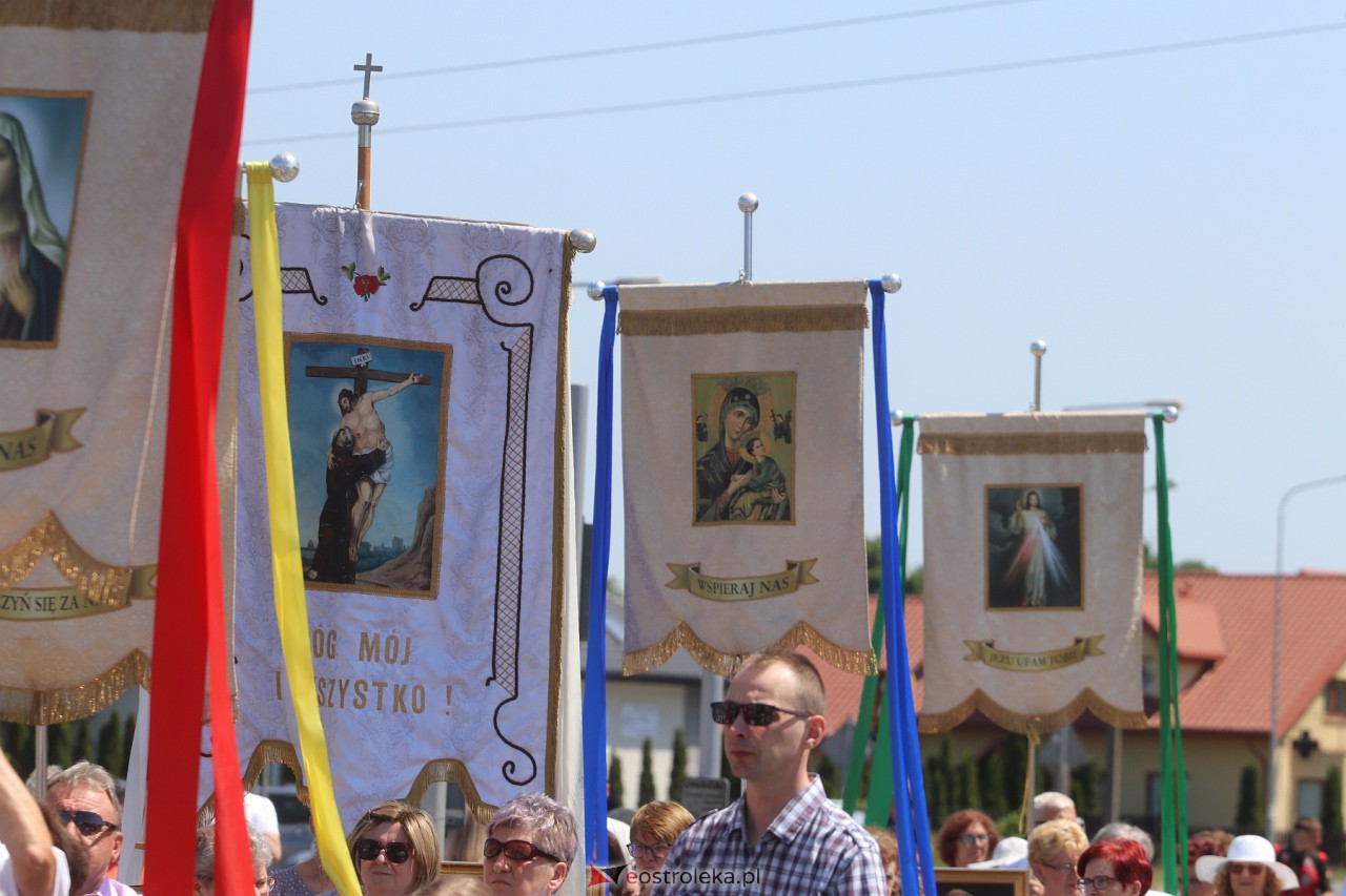 Procesja Bożego Ciała w kościele pw. św. Franciszka z Asyżu [08.06.2023] - zdjęcie #17 - eOstroleka.pl