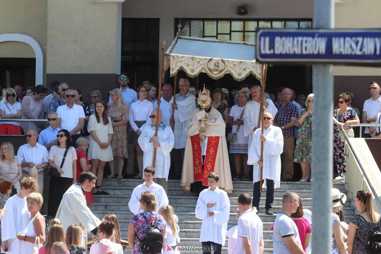 Procesja Bożego Ciała w kościele pw. św. Franciszka z Asyżu [08.06.2023] - zdjęcie #20 - eOstroleka.pl