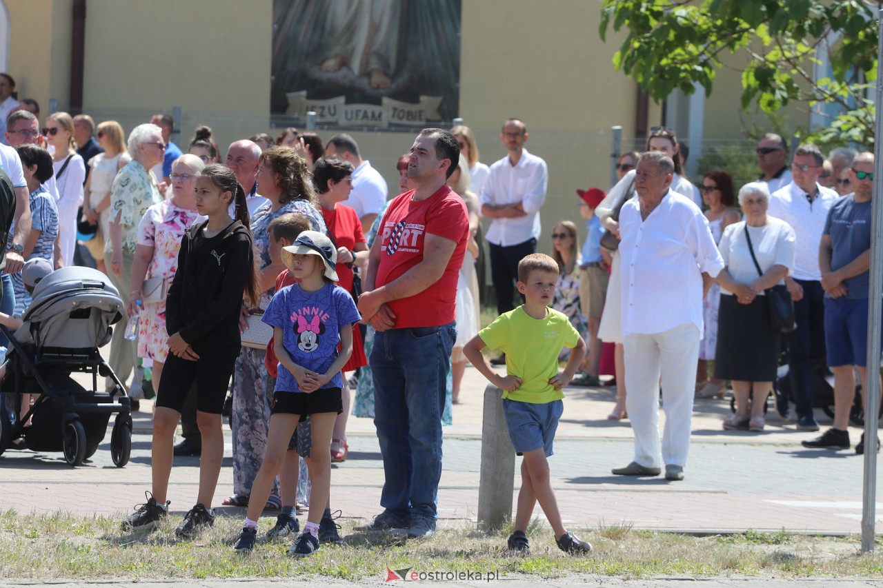 Procesja Bożego Ciała w kościele pw. św. Franciszka z Asyżu [08.06.2023] - zdjęcie #24 - eOstroleka.pl