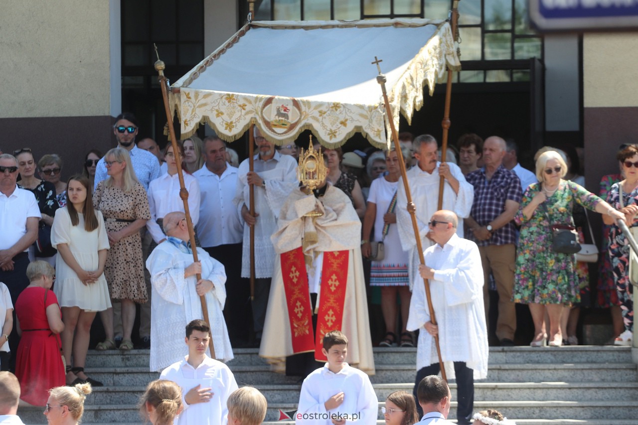 Procesja Bożego Ciała w kościele pw. św. Franciszka z Asyżu [08.06.2023] - zdjęcie #26 - eOstroleka.pl